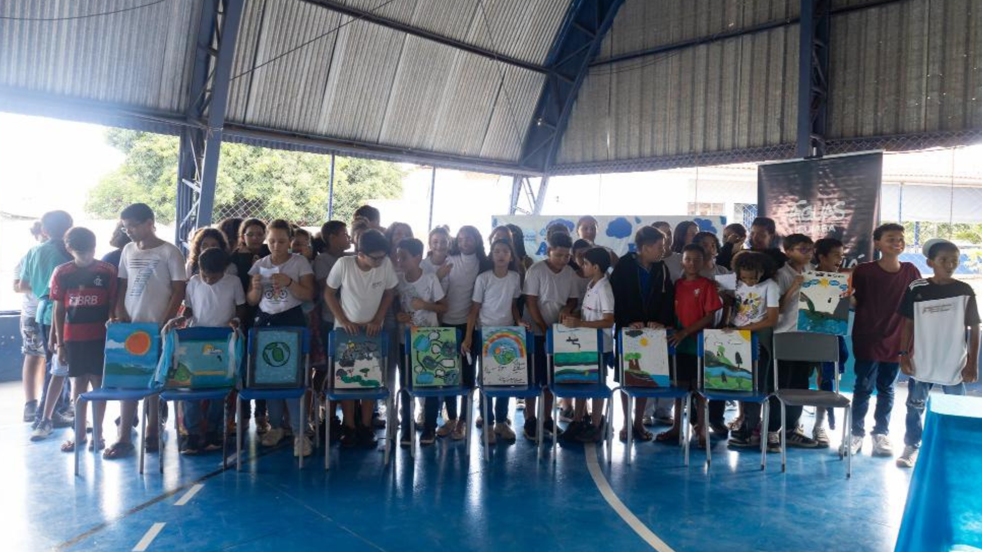 Alunos de Escola Estadual de Cuiabá arrecadam 80 litros de óleo durante campanha educativa