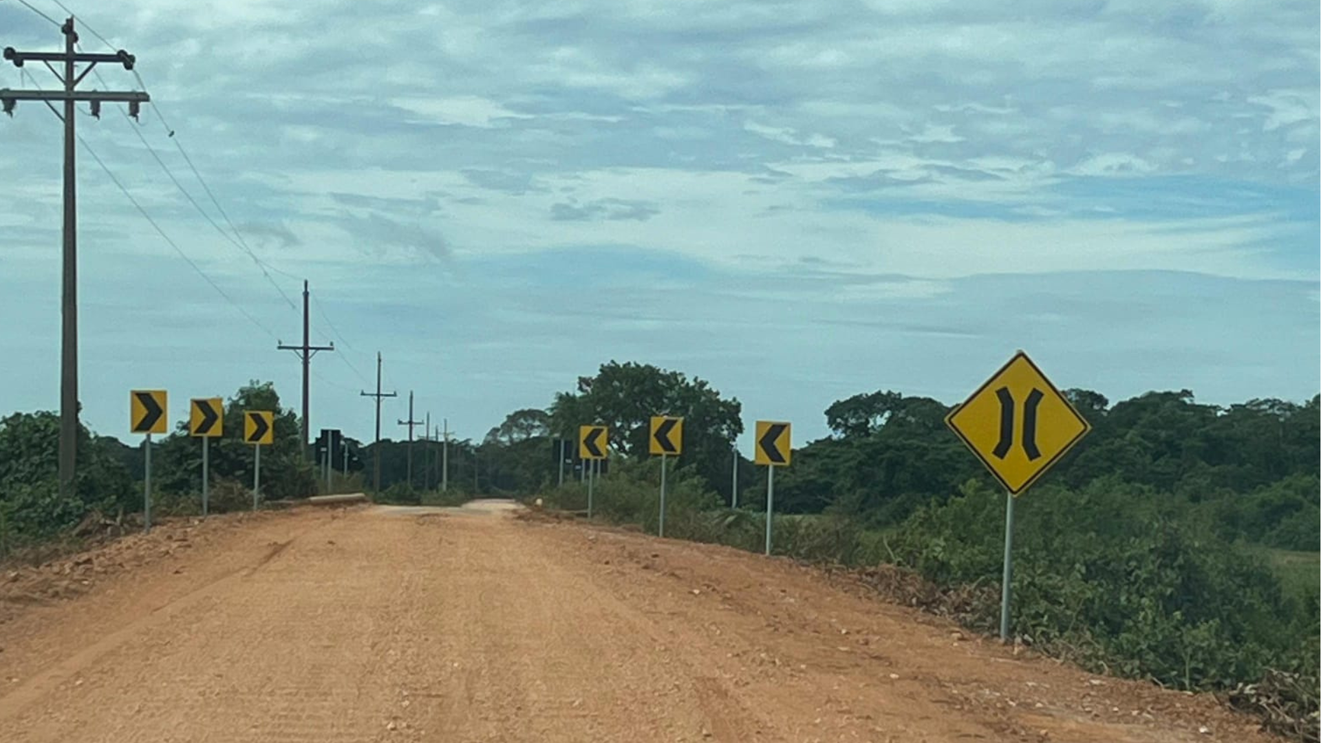 Estrada Parque Transpantaneira recebe novas placas de sinalização