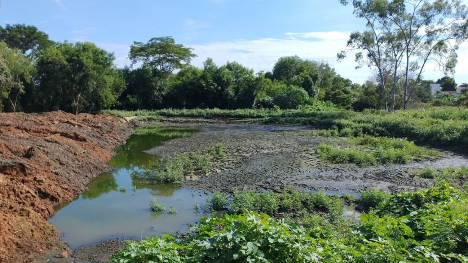 Sema embarga área por saneamento clandestino despejado em córrego de Mirassol D´Oeste